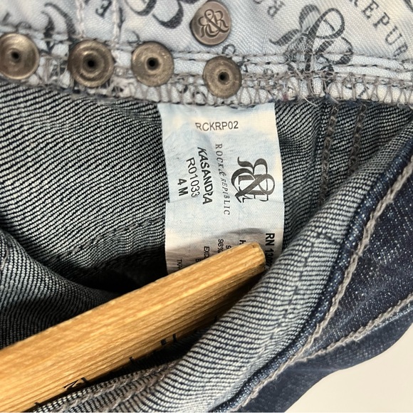 Y2k ROCK & REPUBLIC Flare Blue Jeans Rhinestone Studded Metal Punk Flap Womens 4 - Picture 12 of 14